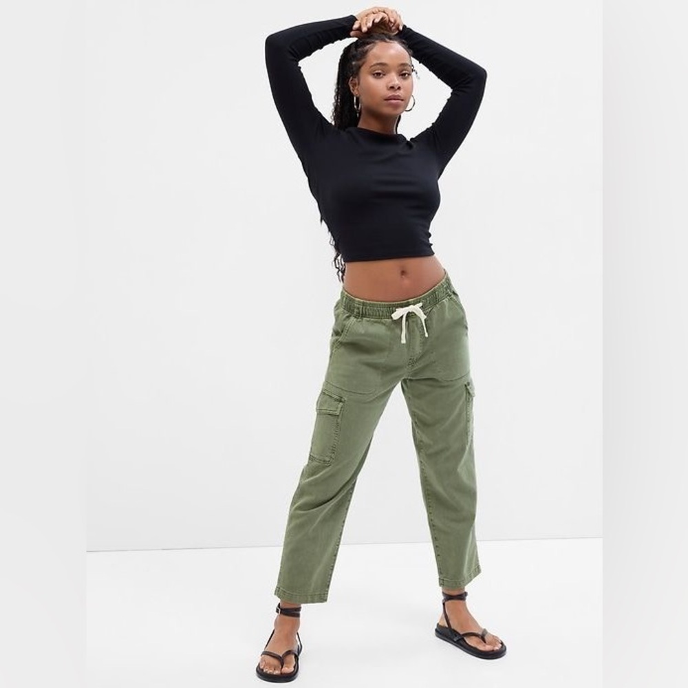 GAP | Mid Rise Easy Pull-On Cargo Jean